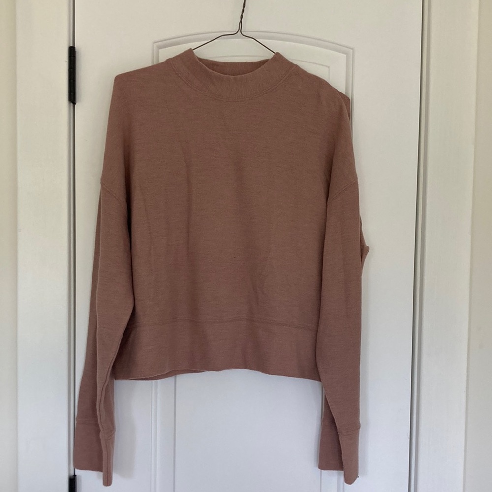 Fabletics long sleeve cropped tshirt. Size M.